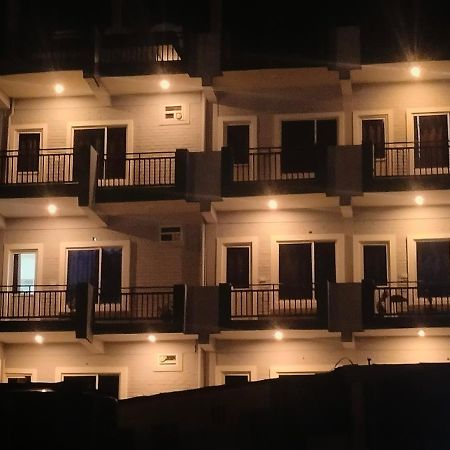 רישיקש Chandra Palace מראה חיצוני תמונה