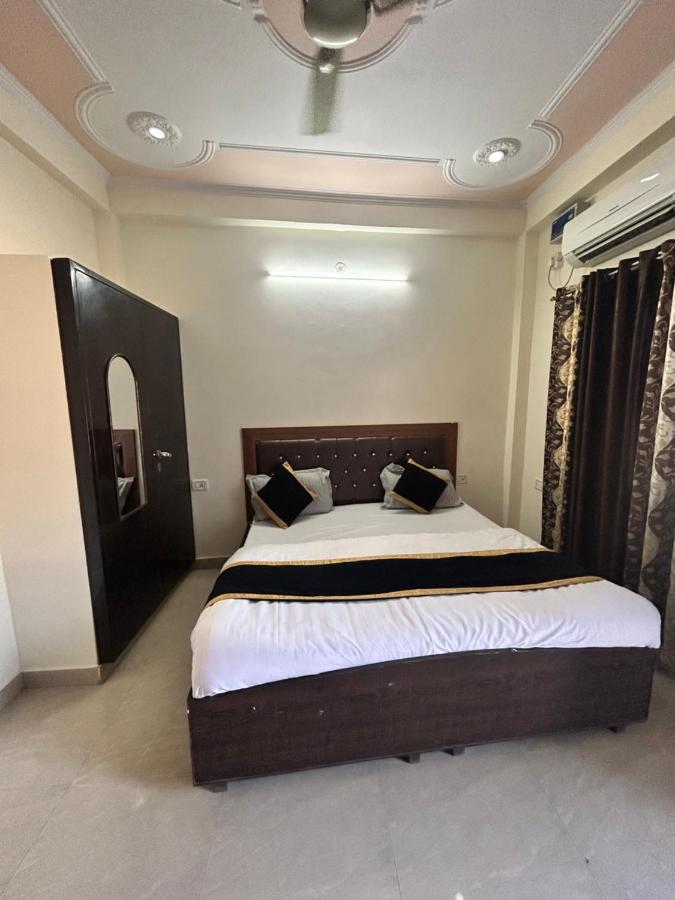 רישיקש Chandra Palace מראה חיצוני תמונה